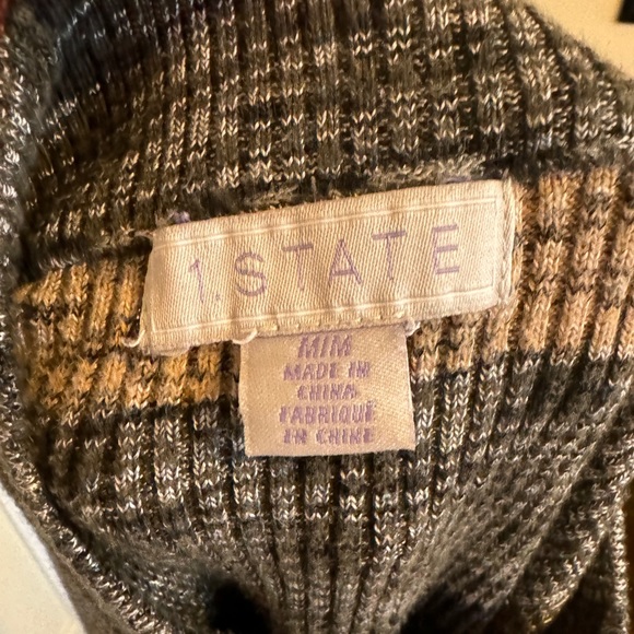 Sleevless Turtleneck - Picture 5 of 6